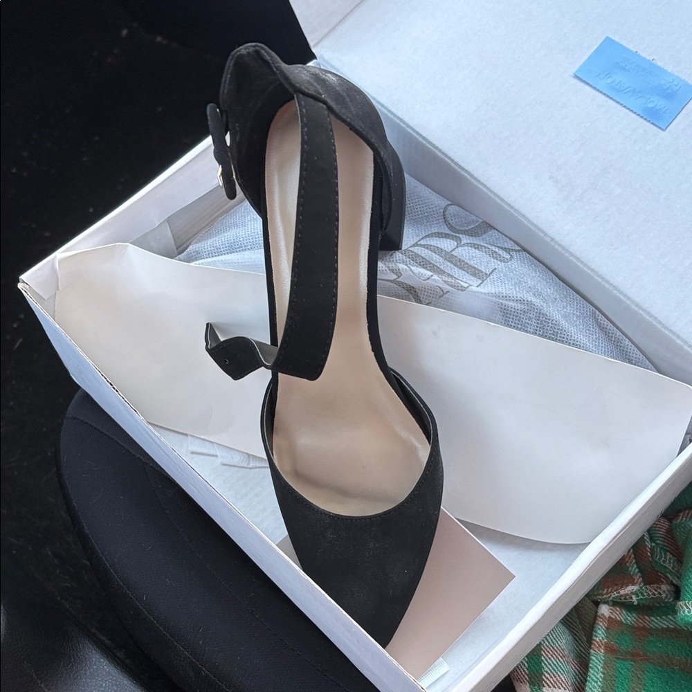 Block Heel Ankle-Strap Pump in Black